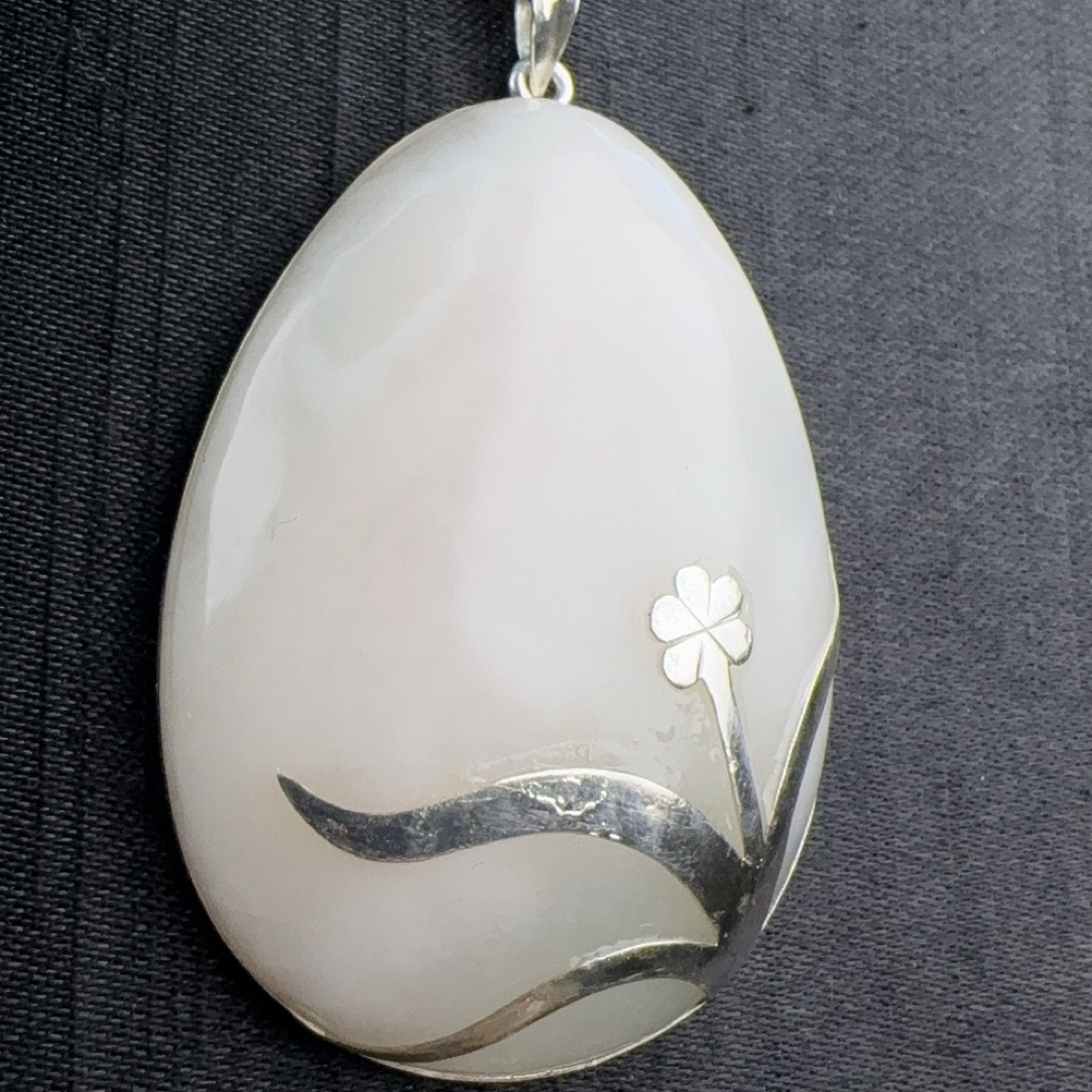 南阳独玉粉透水平安牌吊坠水滴形925银镶嵌长59宽35厚11送人自用