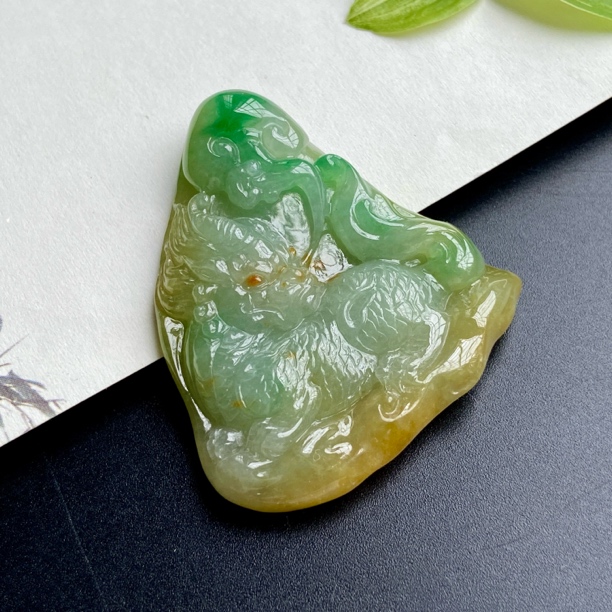 黄加绿三彩貔貅吊坠招财进宝，天然缅甸翡翠A货