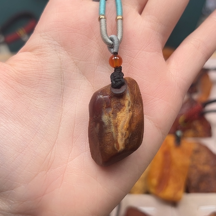 琥珀珠宝奇石未镶嵌