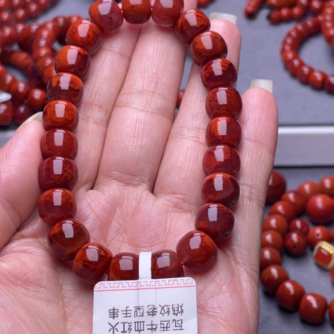 观***_南红玛瑙未镶嵌配珠10.5mm瓦西玫瑰牛血妖火焰老型手串高品