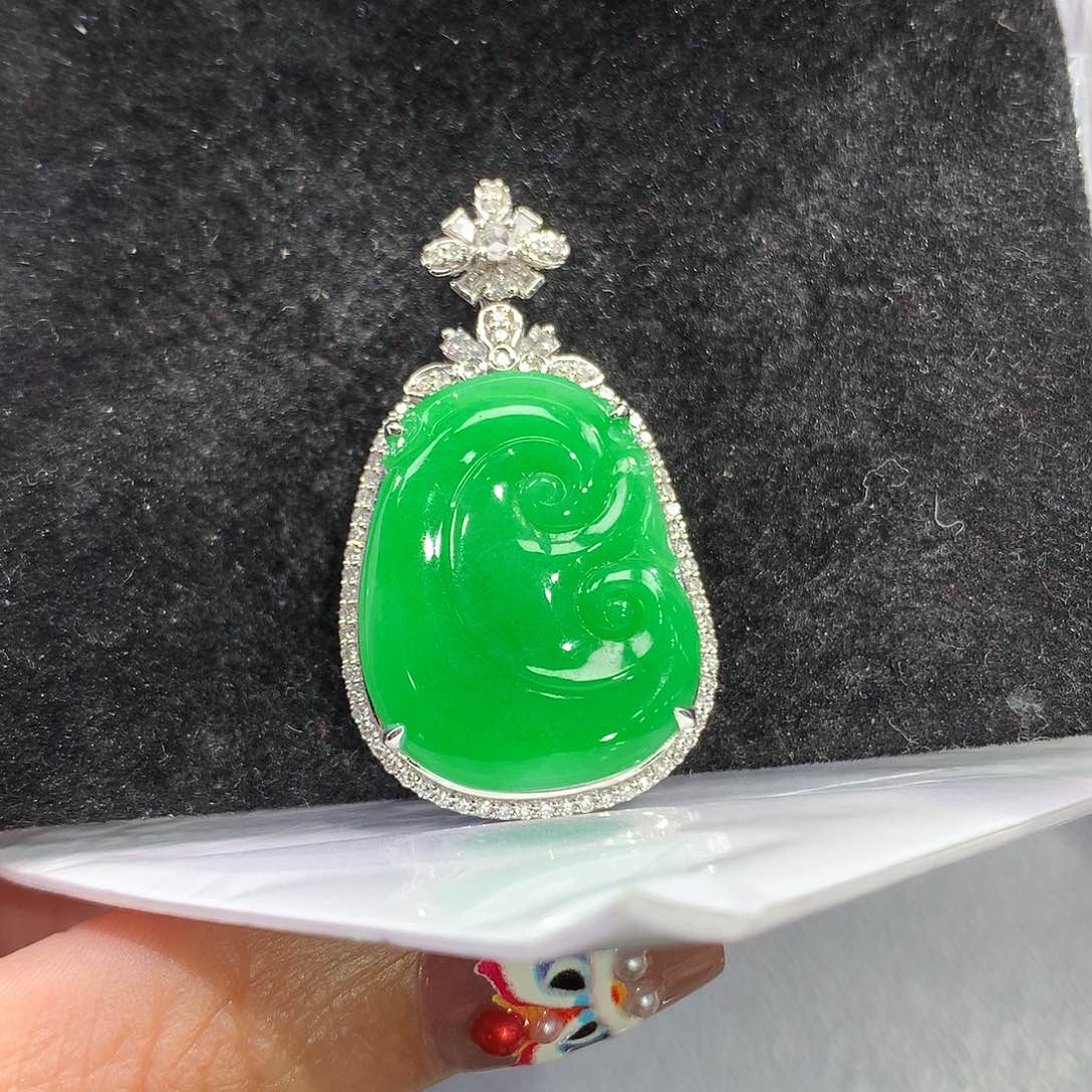 翡翠吊坠(赠链)18K金镶嵌