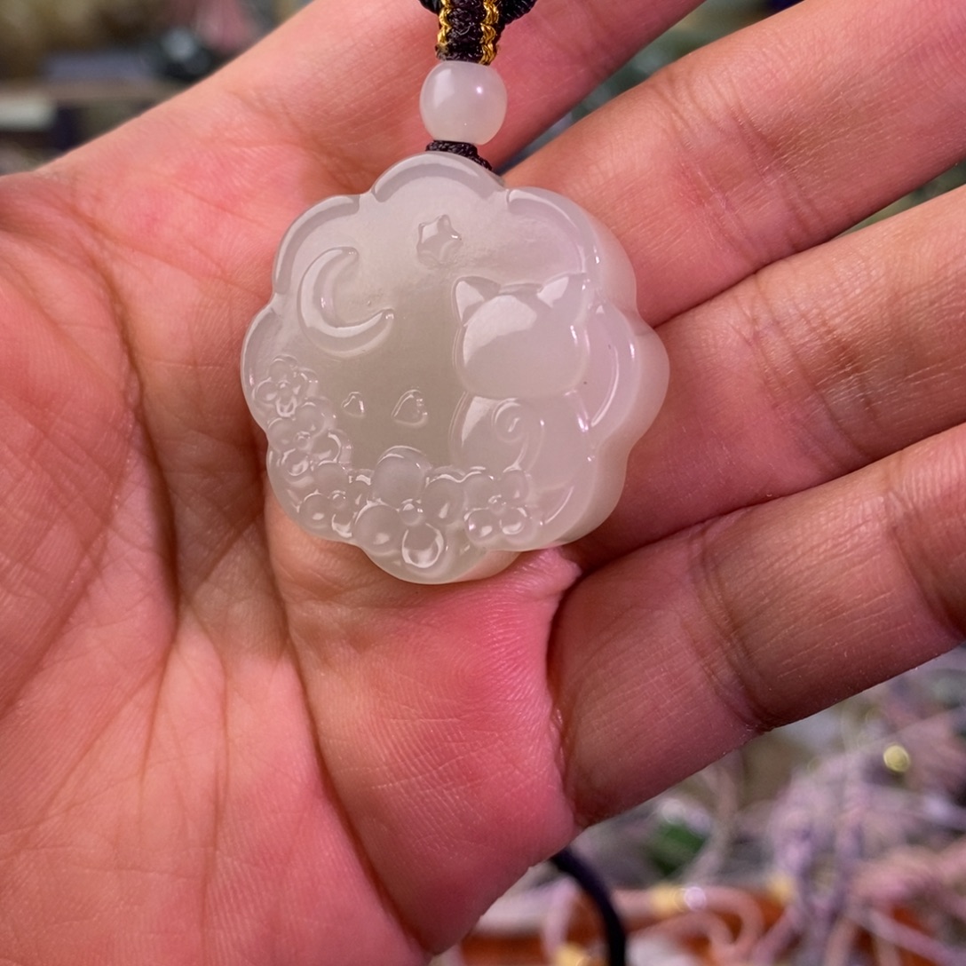 小***️和田玉未镶嵌颈饰