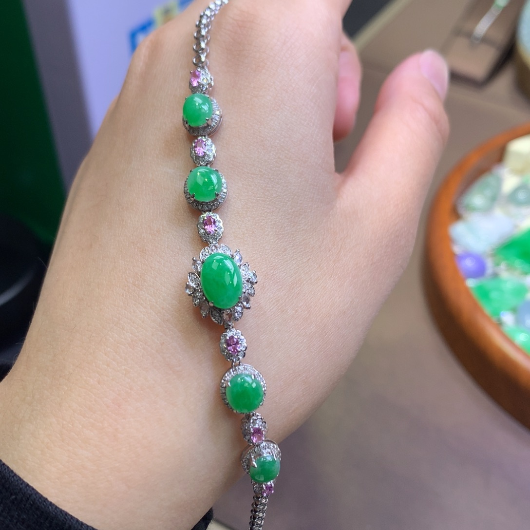 翡翠18K金镶嵌颈饰翡翠