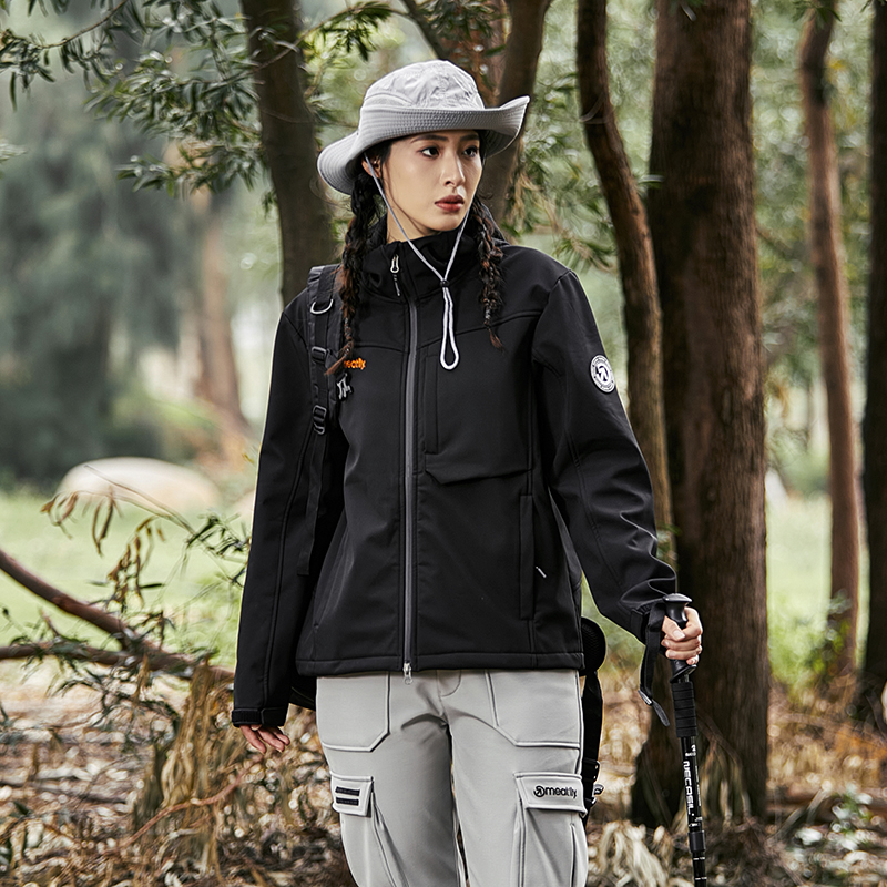 户外防风防水透气运动耐磨加厚保暖宽松情侣软壳冲锋衣