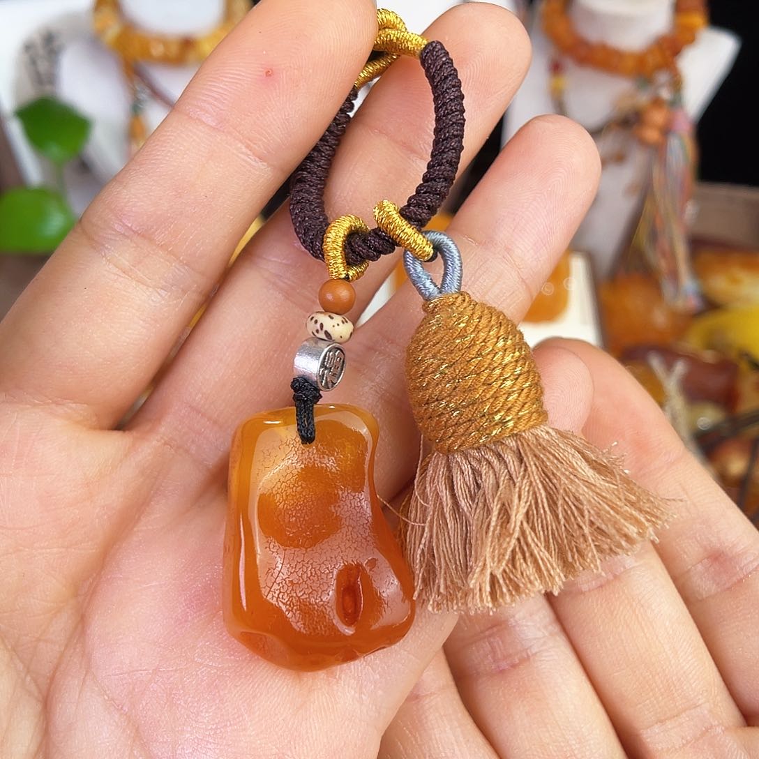 未镶嵌琥珀珠宝奇石，