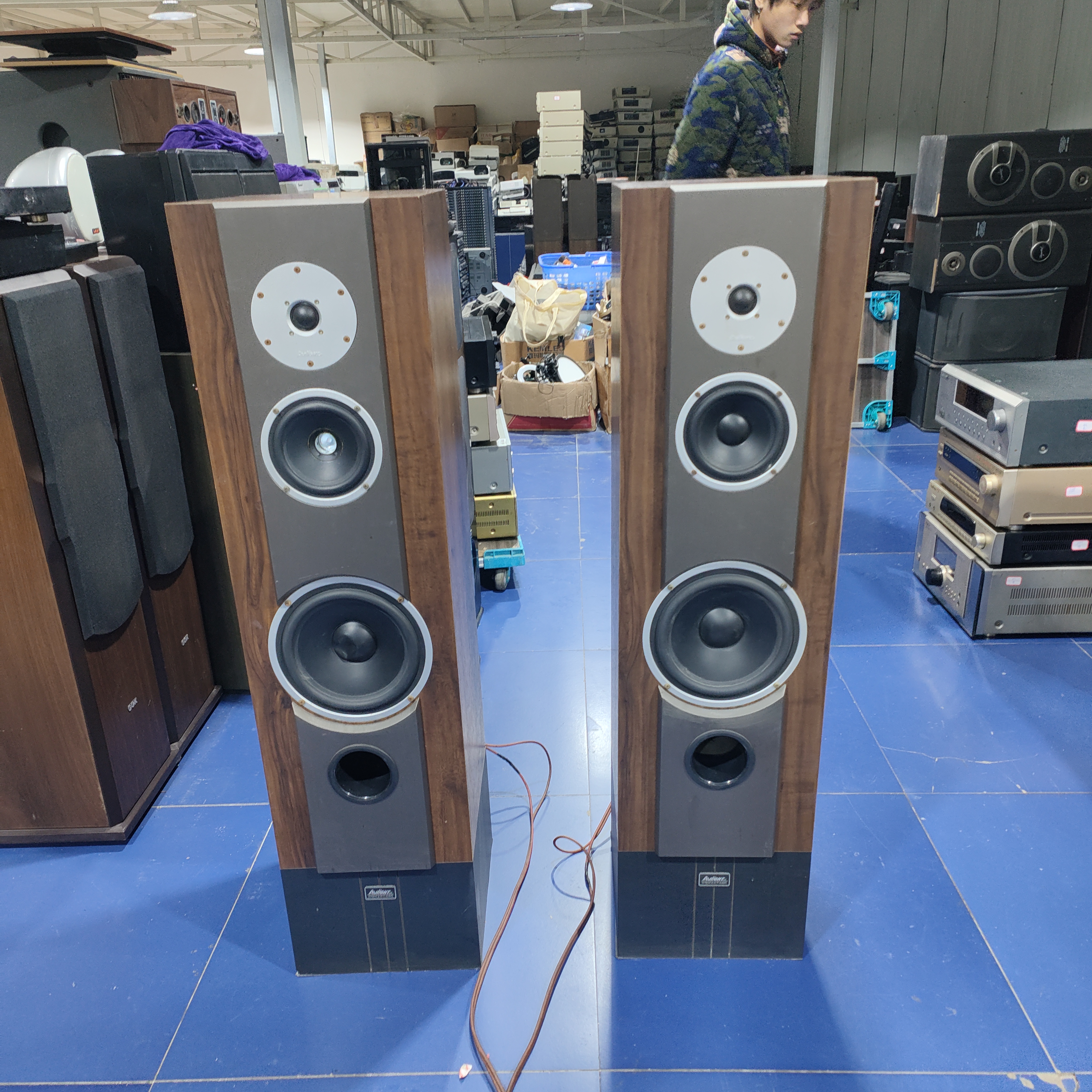 8新 VALLE/威莱 二手威莱落地箱一对，出声，不带线材