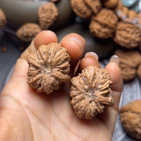 文玩核桃吊坠塔尖