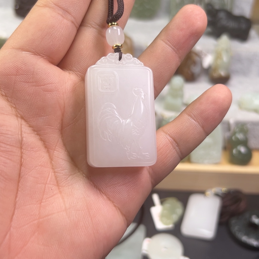 石英质玉（金丝玉）颈饰未镶嵌