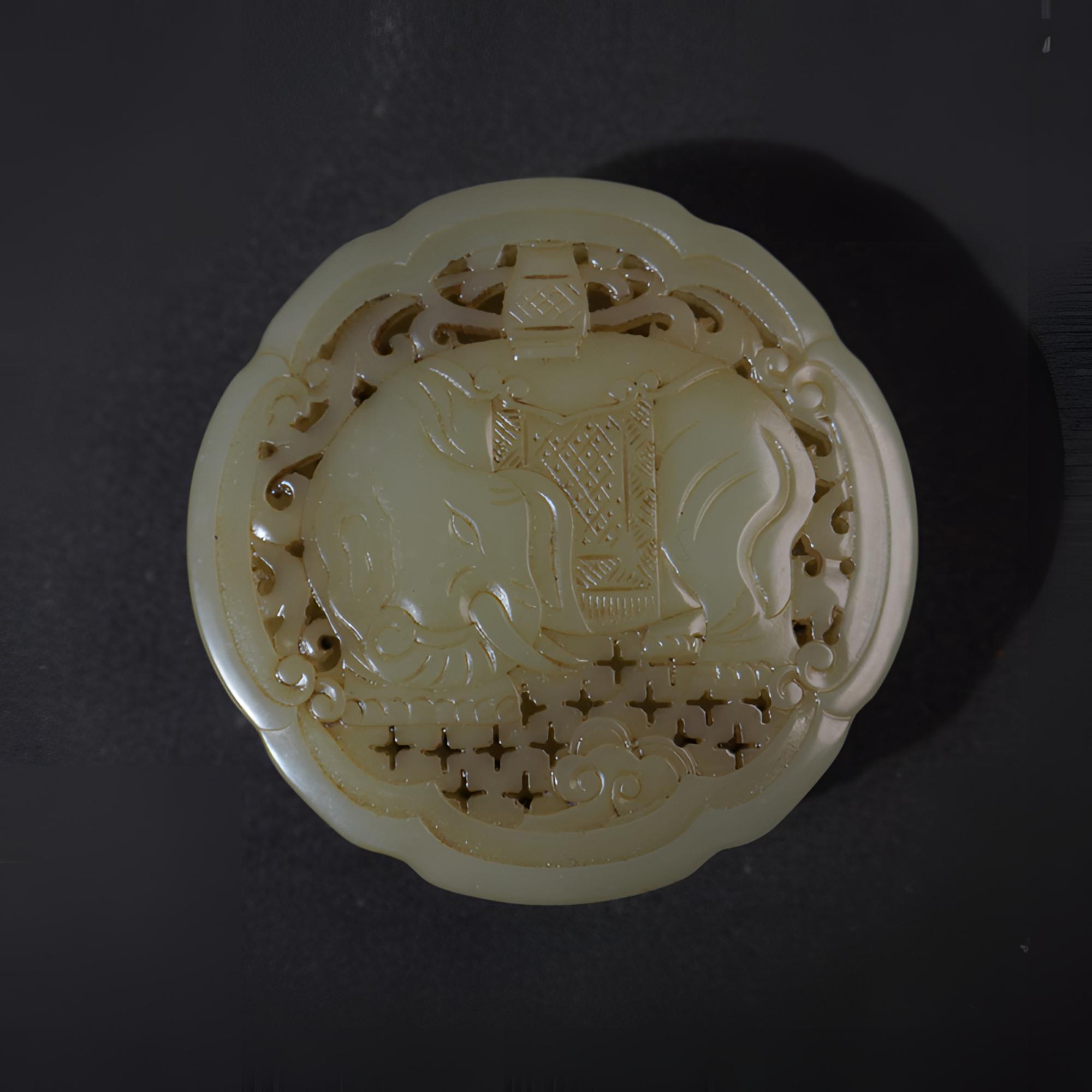 5SE46  清 和田玉 香囊盒