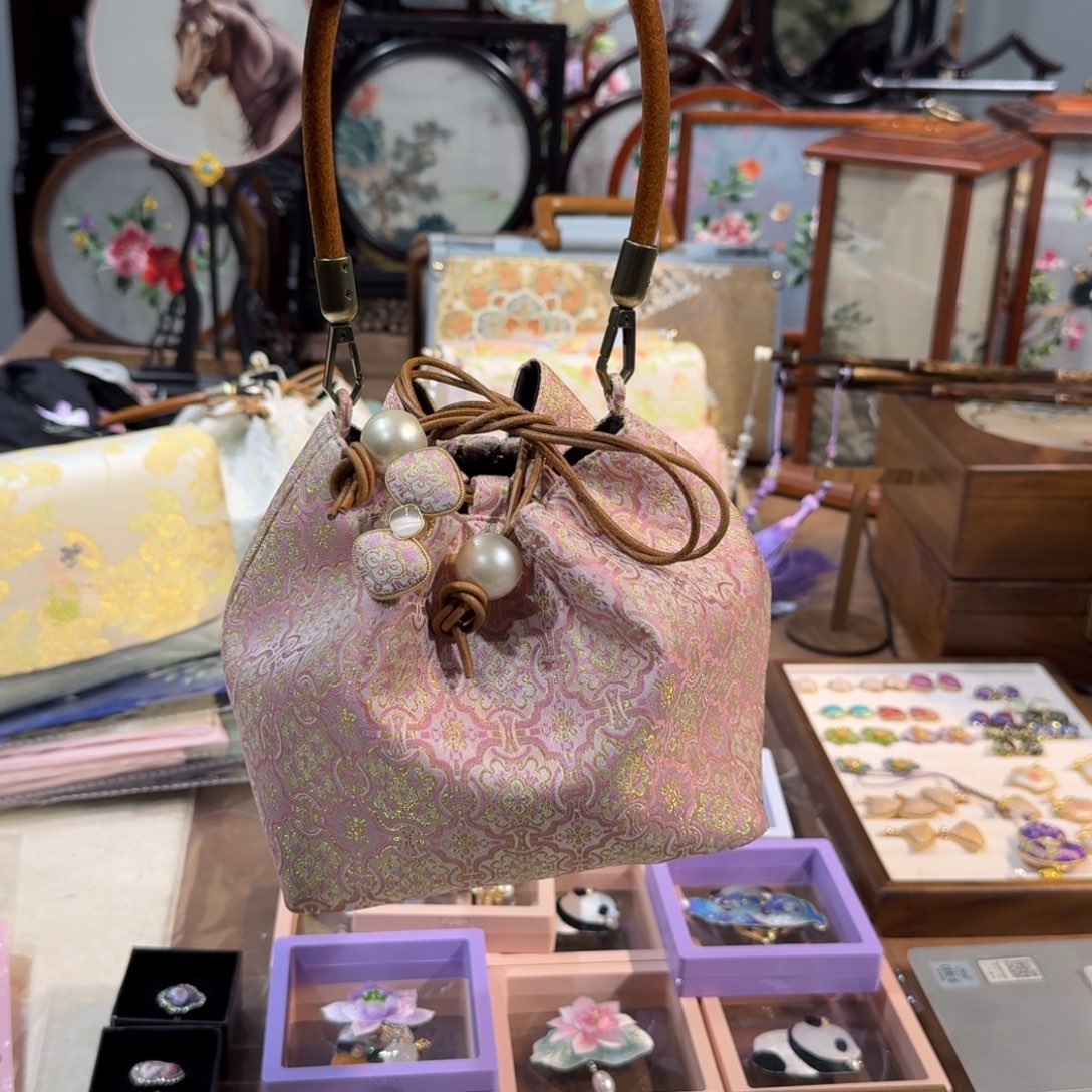 刺绣薄**檬纯手工工艺品