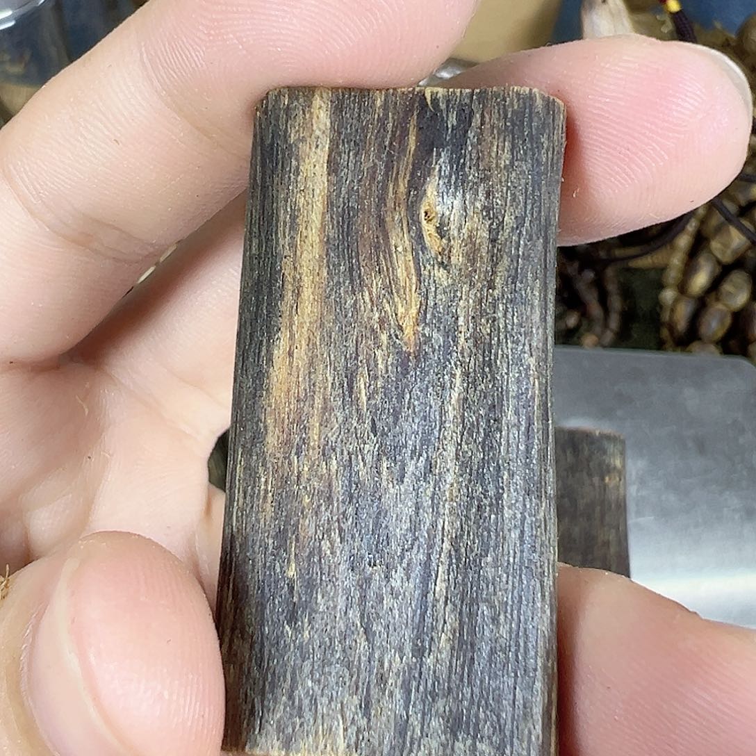 木摄*灿白棋楠沉水吊坠 8.6克。。。