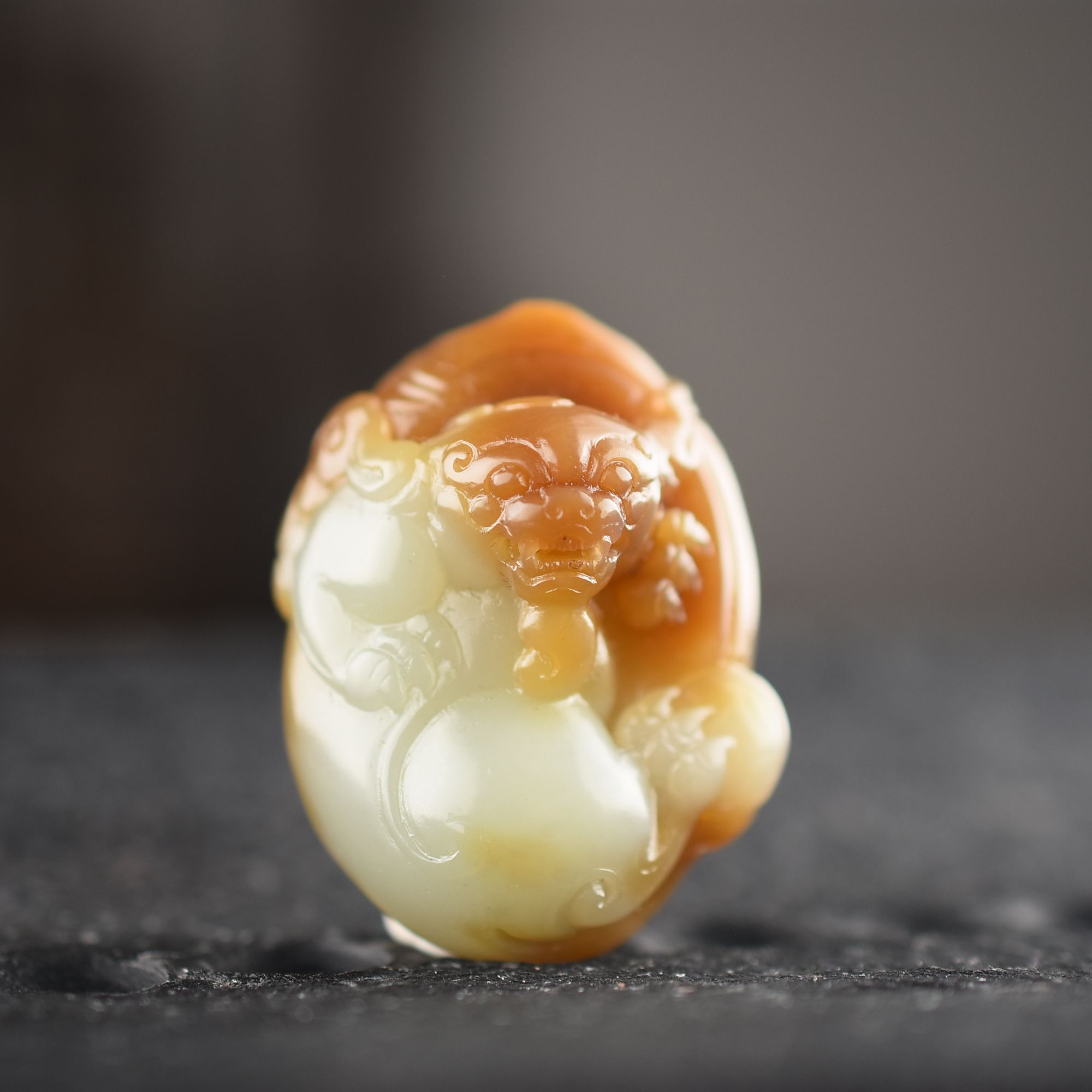 新疆和田玉且末糖白貔貅瑞兽吊坠挂件