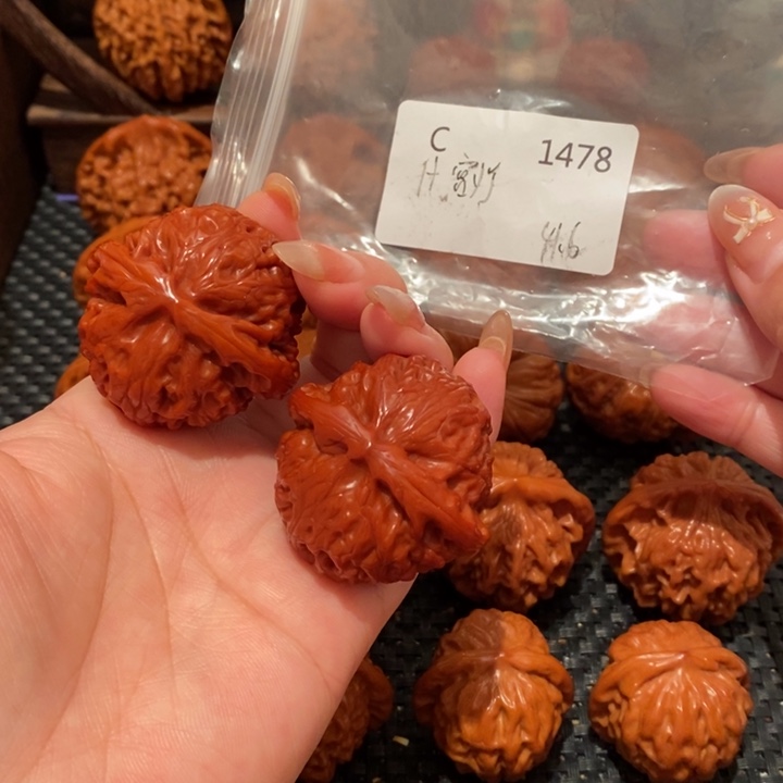 R***S吊坠文玩核桃精品