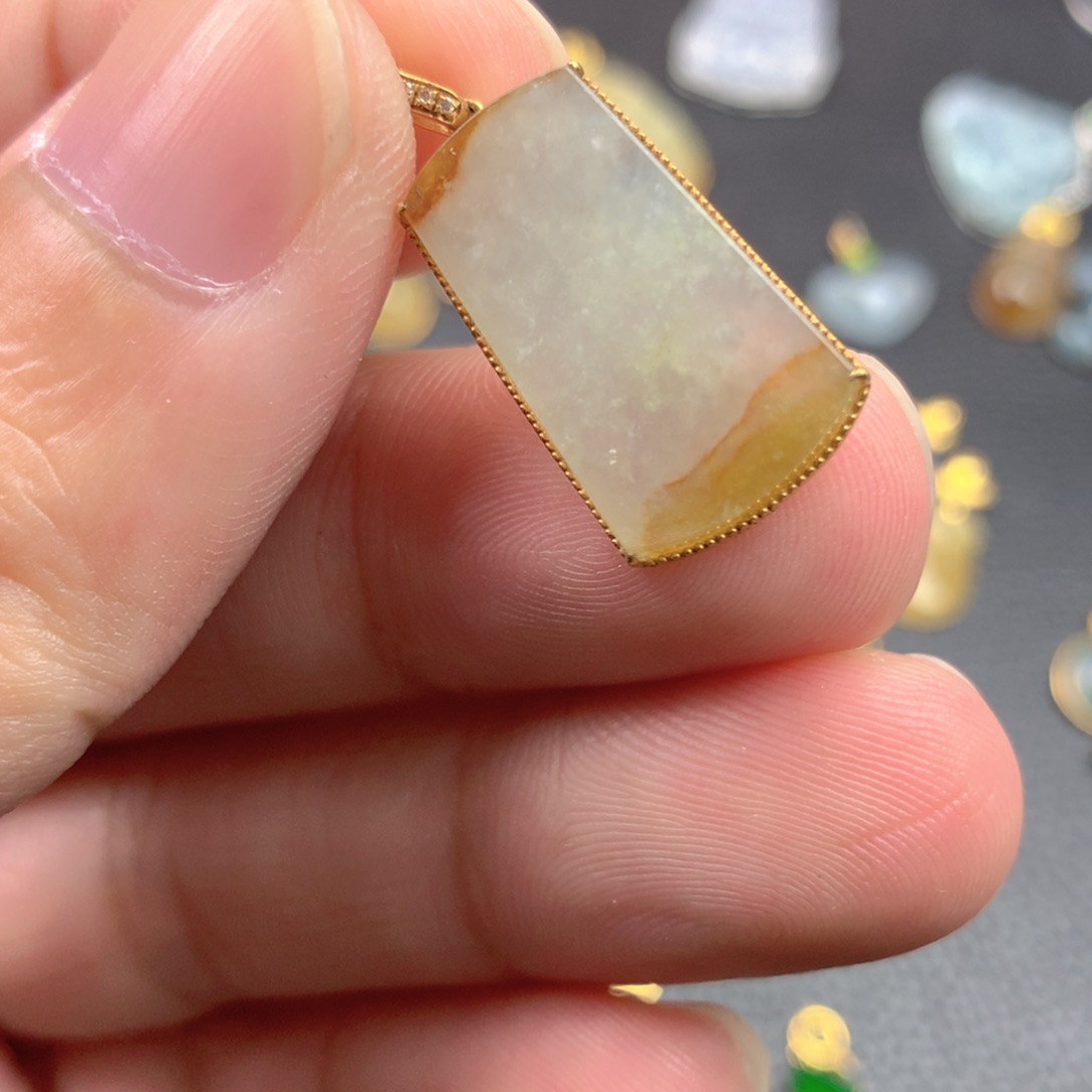 【闪购商品】颈饰18K金镶嵌翡翠翡翠