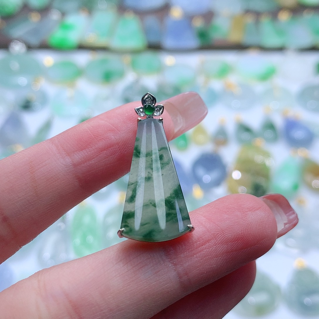 翡翠颈饰未镶嵌翡翠