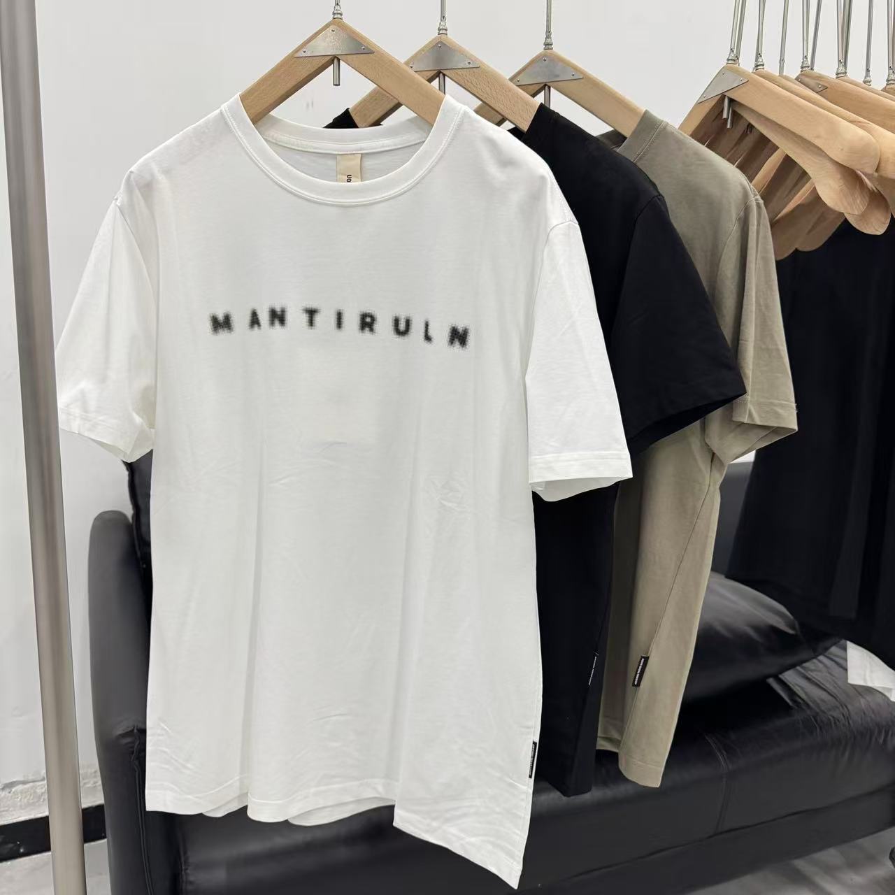 《黑色》小众设计时尚潮流短T-35015