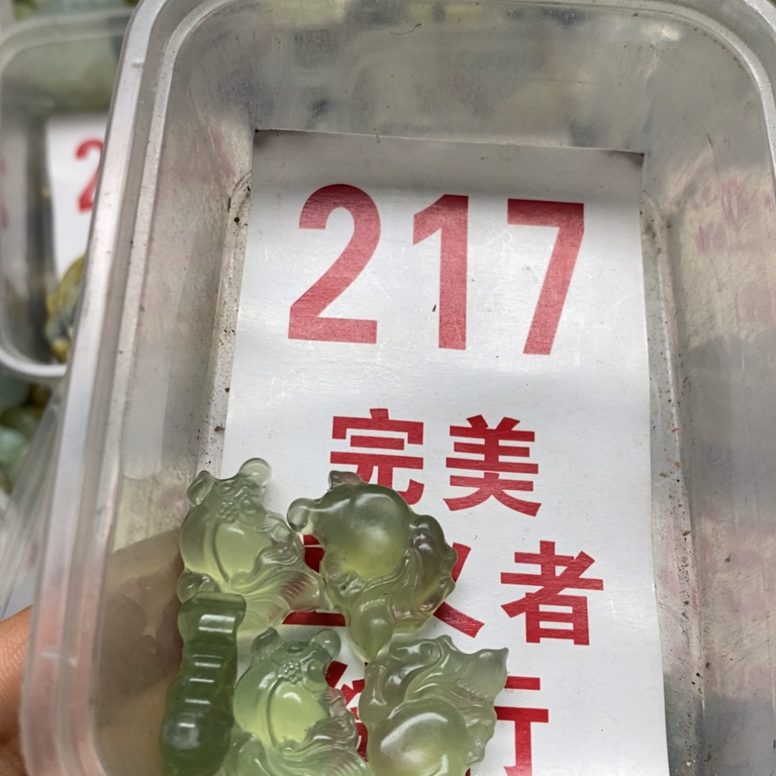 蛇纹石玉吊坠足银镀金镶嵌