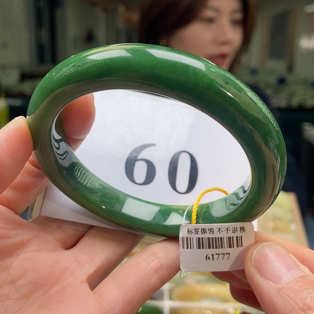 和田玉手镯未镶嵌微瑕