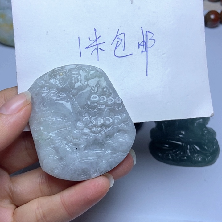 翡翠颈饰未镶嵌海**恋翡翠