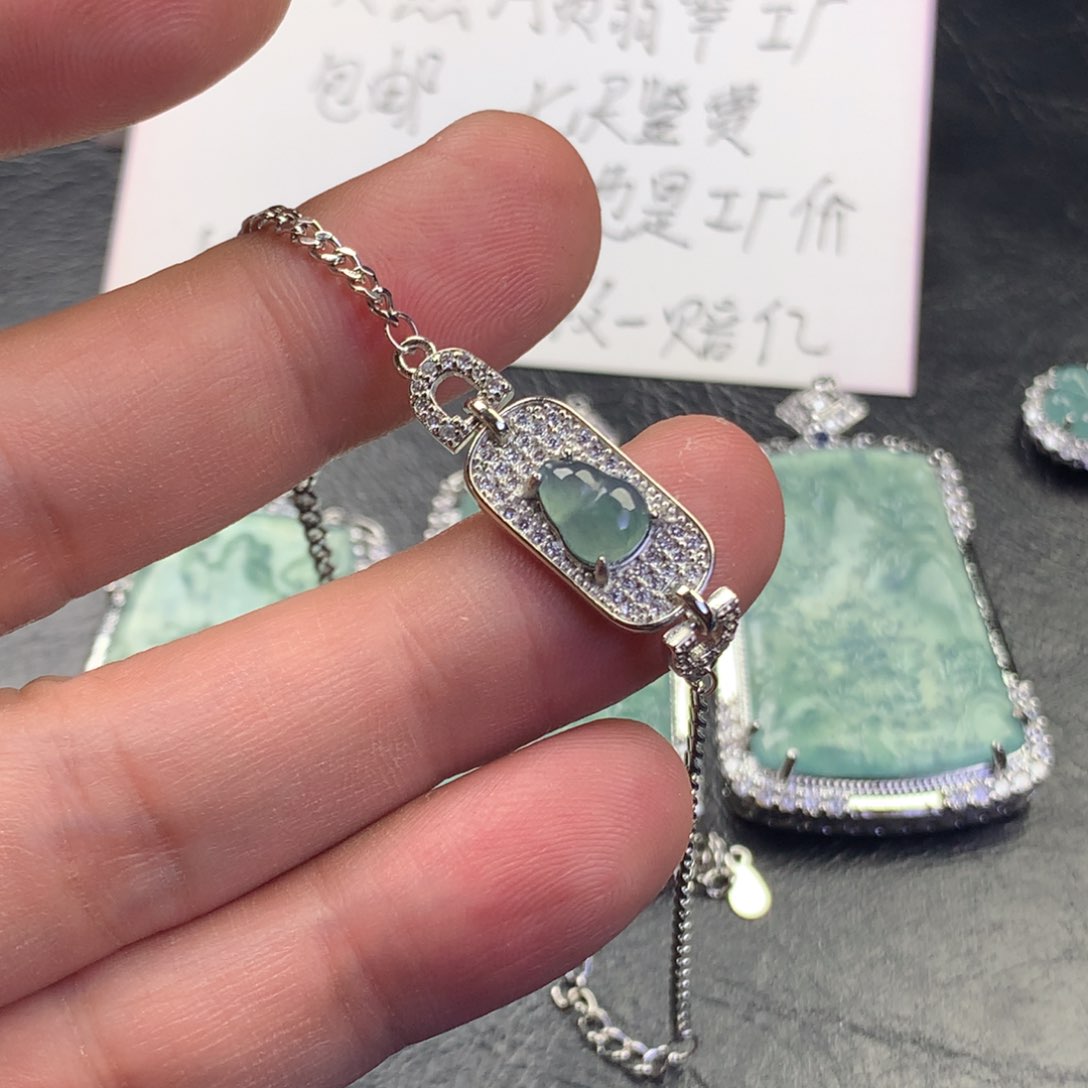 翡翠颈饰未镶嵌葫芦手链