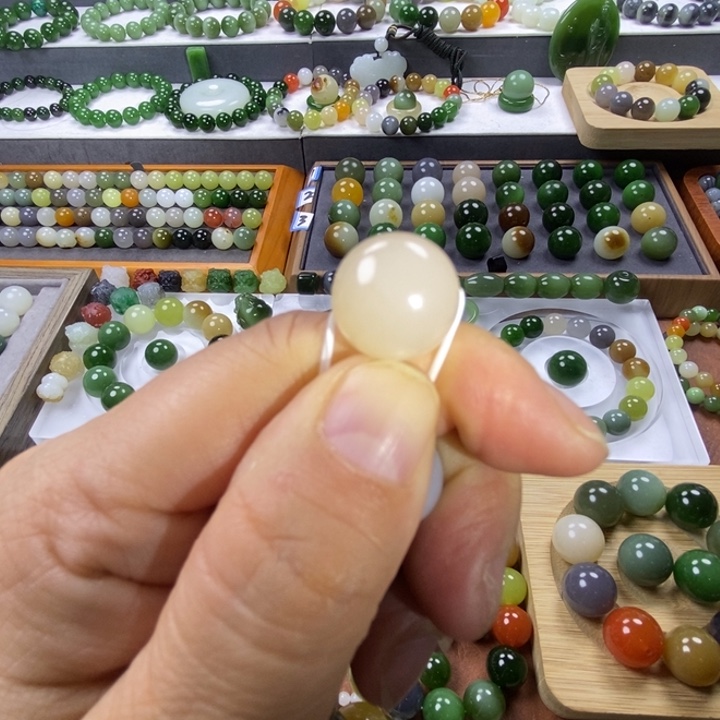 超***黑和田玉散珠卡14藕粉