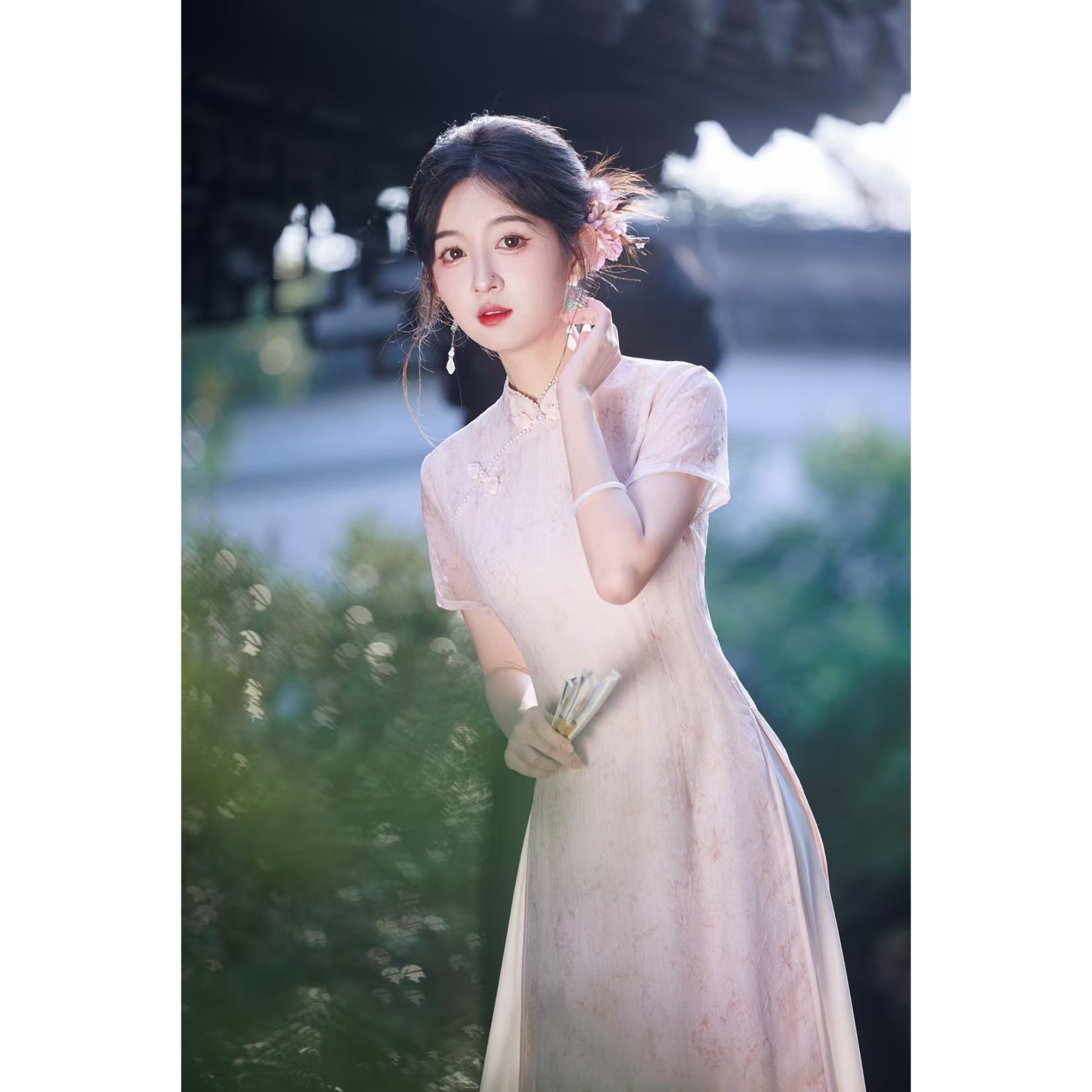 新中式订婚旗袍新款可以穿着连衣裙奥黛遮肚子改良高贵绝美粉色女