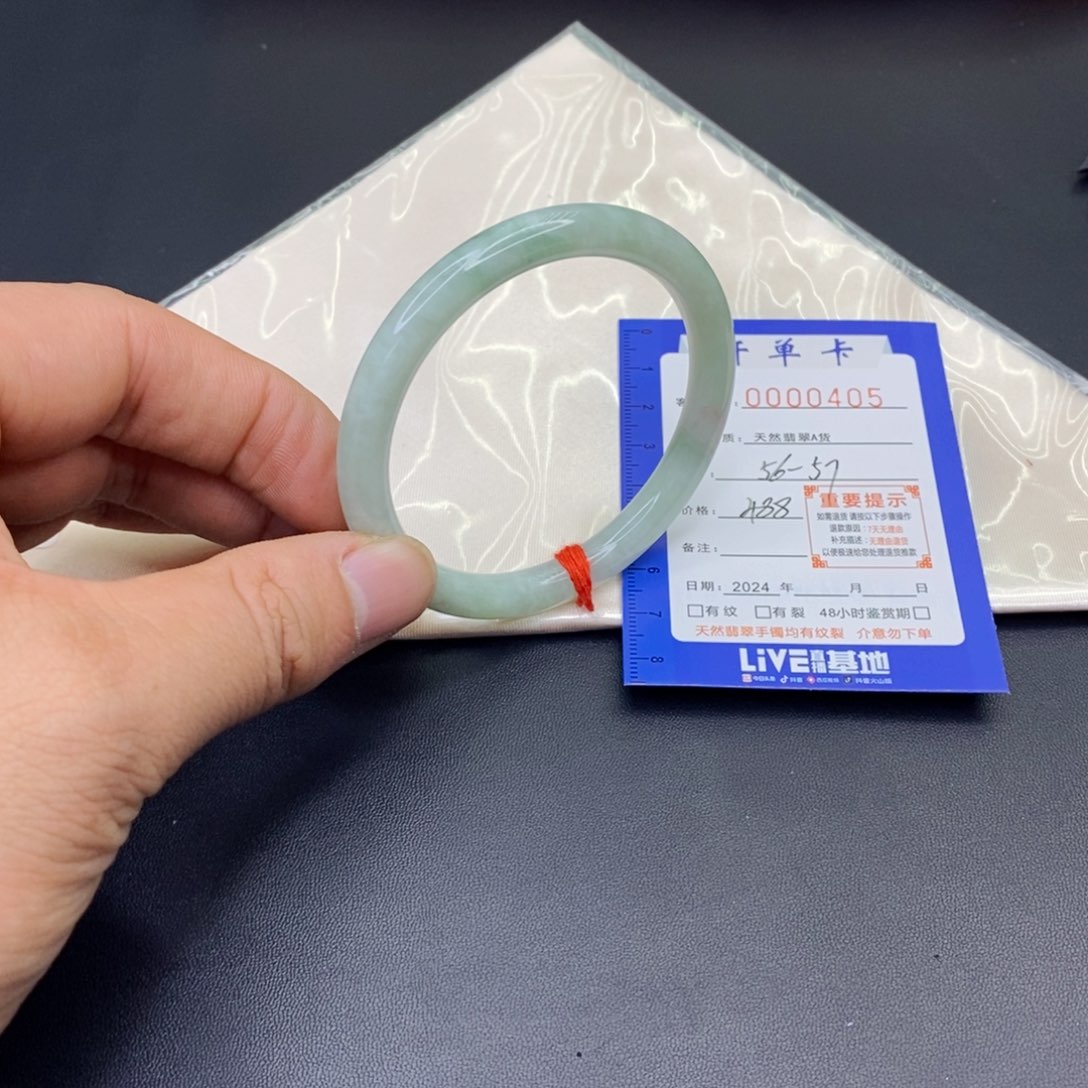 翡翠手镯未镶嵌翡翠