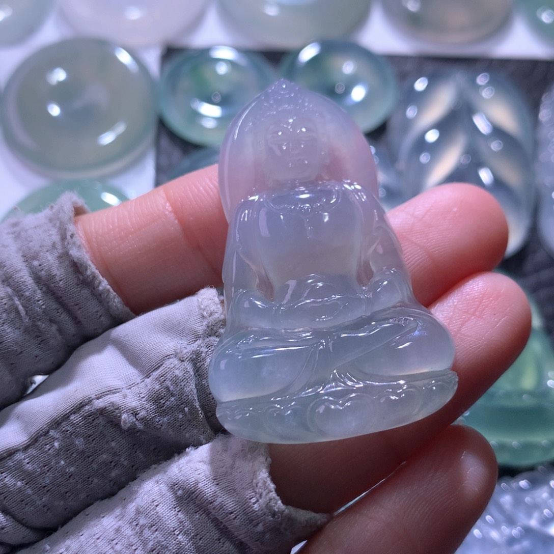 翡翠未镶嵌颈饰观音