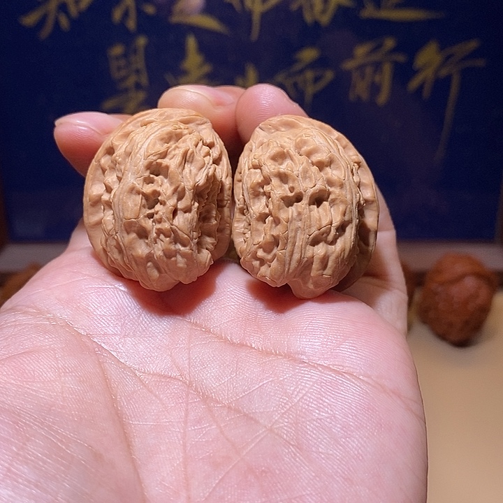 把件文玩核桃全品无修三角白狮子半壁