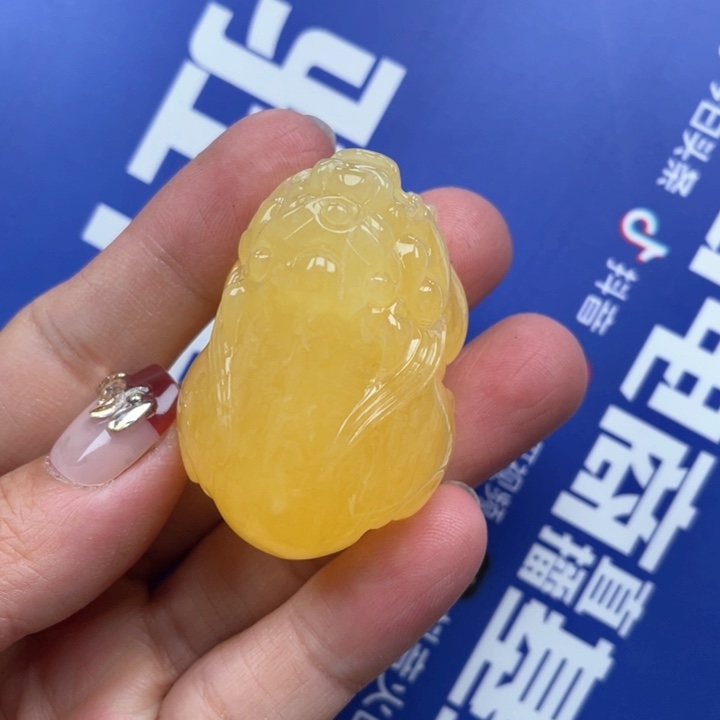 蜜蜡裸石未镶嵌蜜蜡貔貅吊坠重25.1克