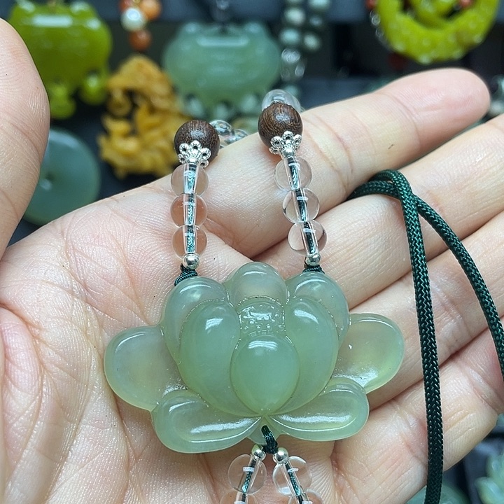 未镶嵌蛇纹石玉颈饰