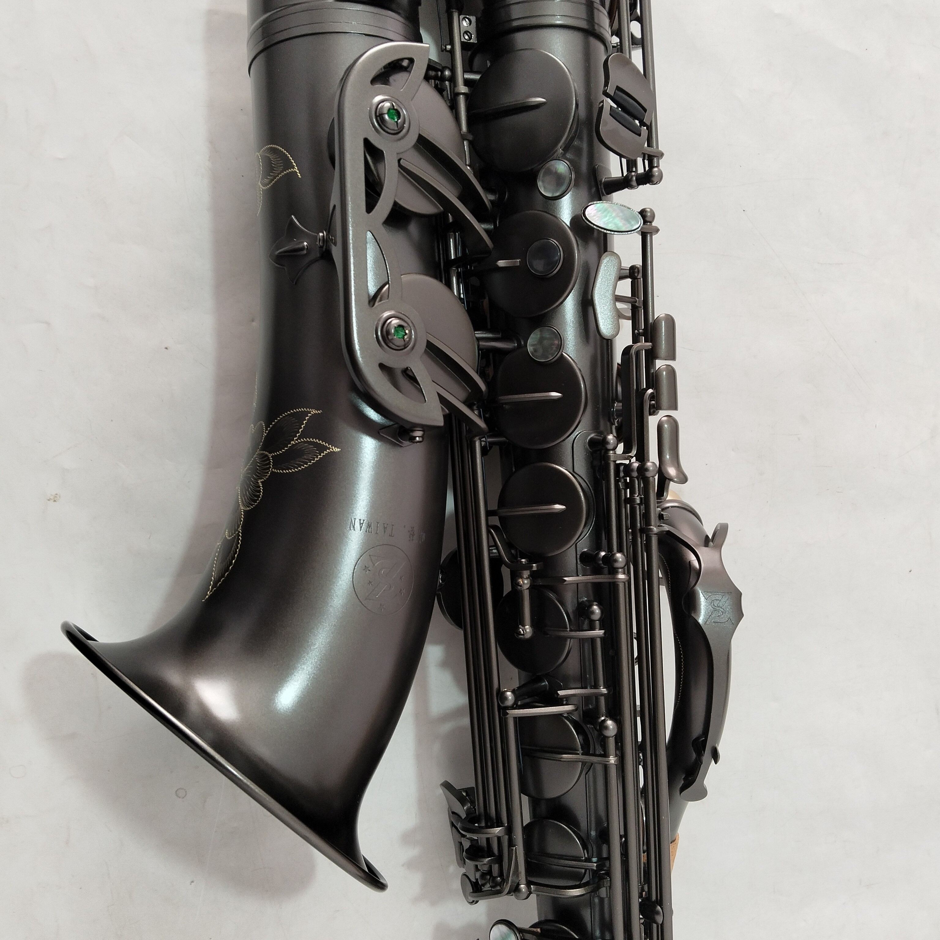 台湾晓艺乐器社裸铜黑武士抗氧化次中音萨克斯