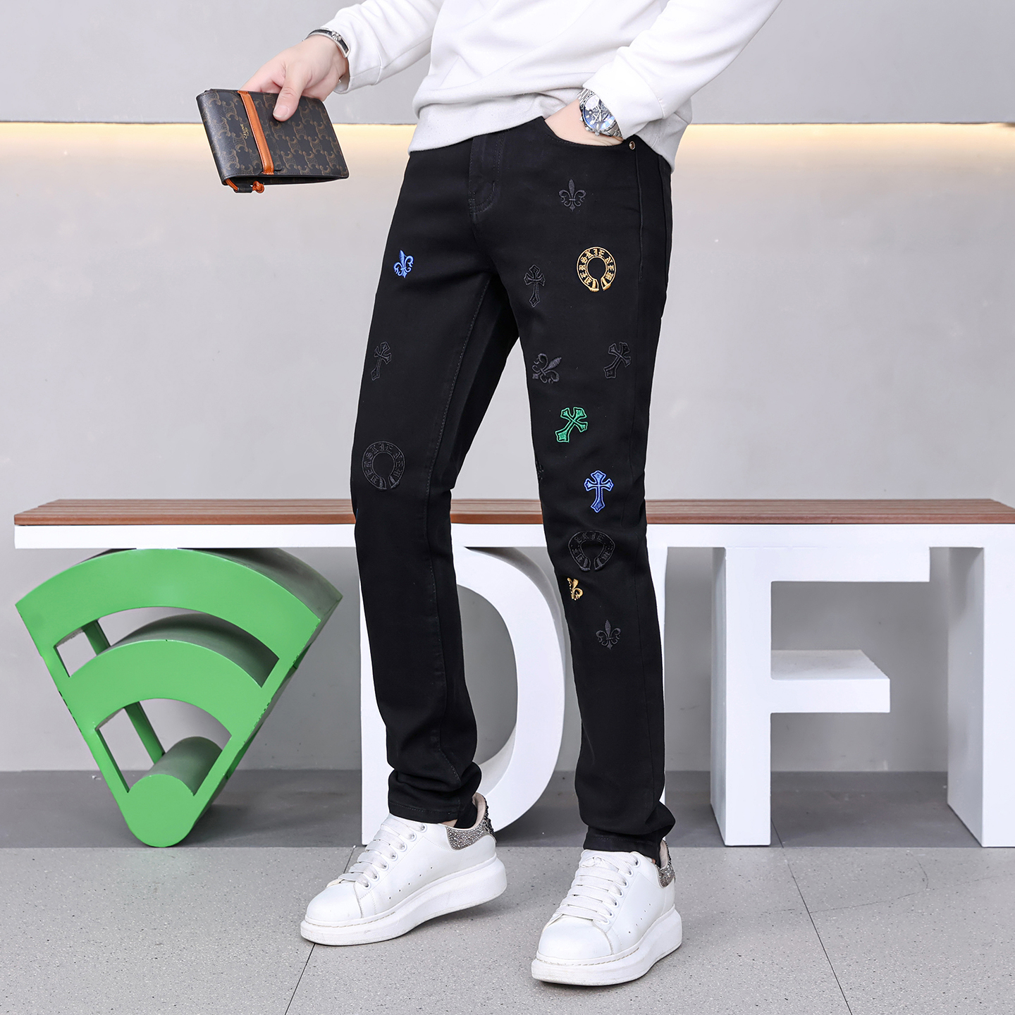 高端欧货新款修身小脚刺绣黑色牛仔裤水洗弹力显瘦休闲男装长裤潮