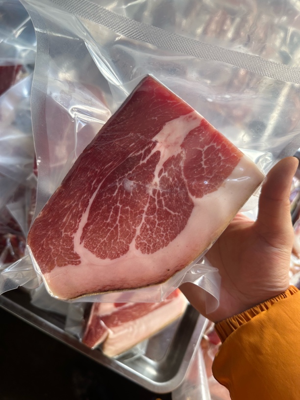 云南文山农村丘北风干三年的火腿肉切块的两斤多抽真空发货