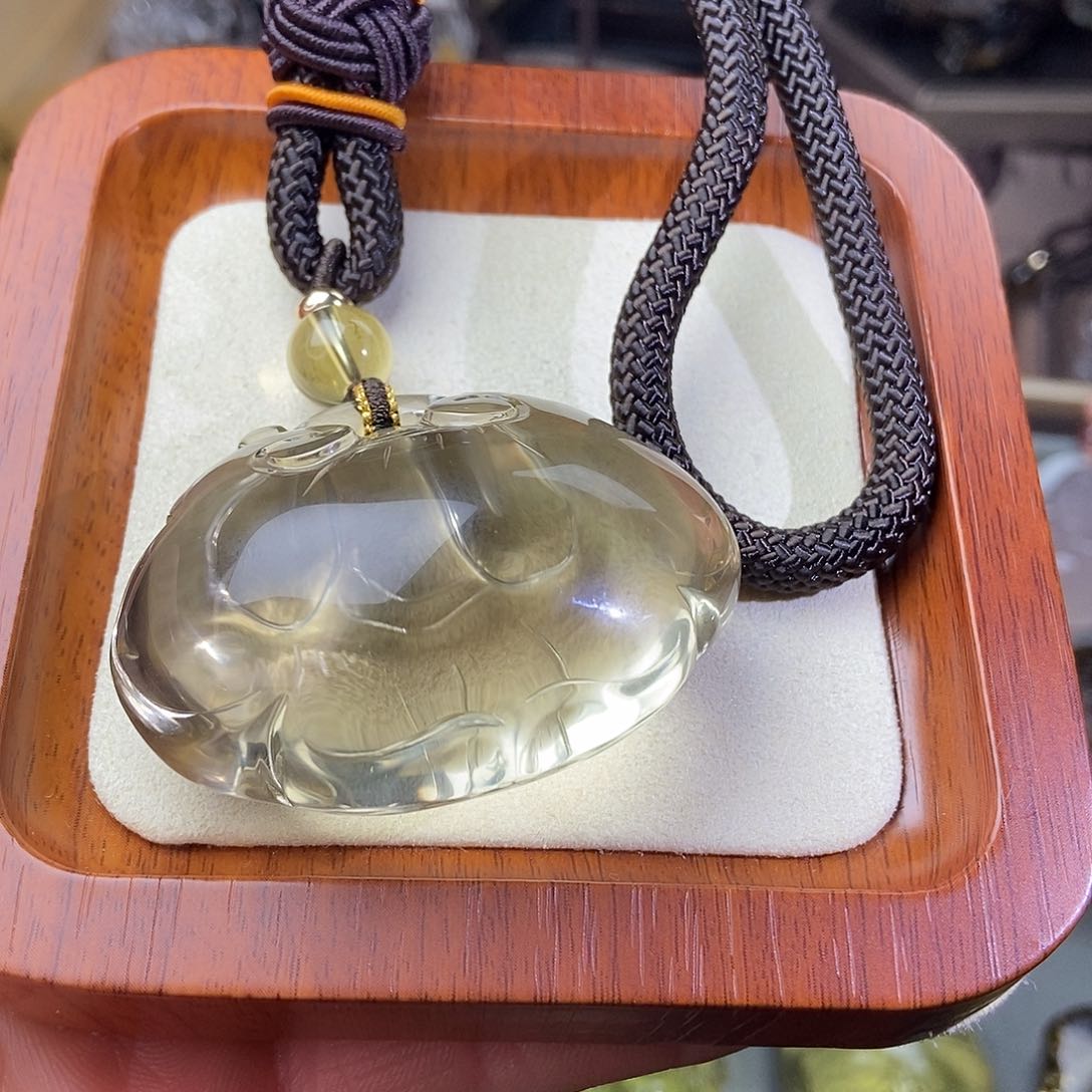 水晶颈饰未镶嵌绿***草水晶吊坠