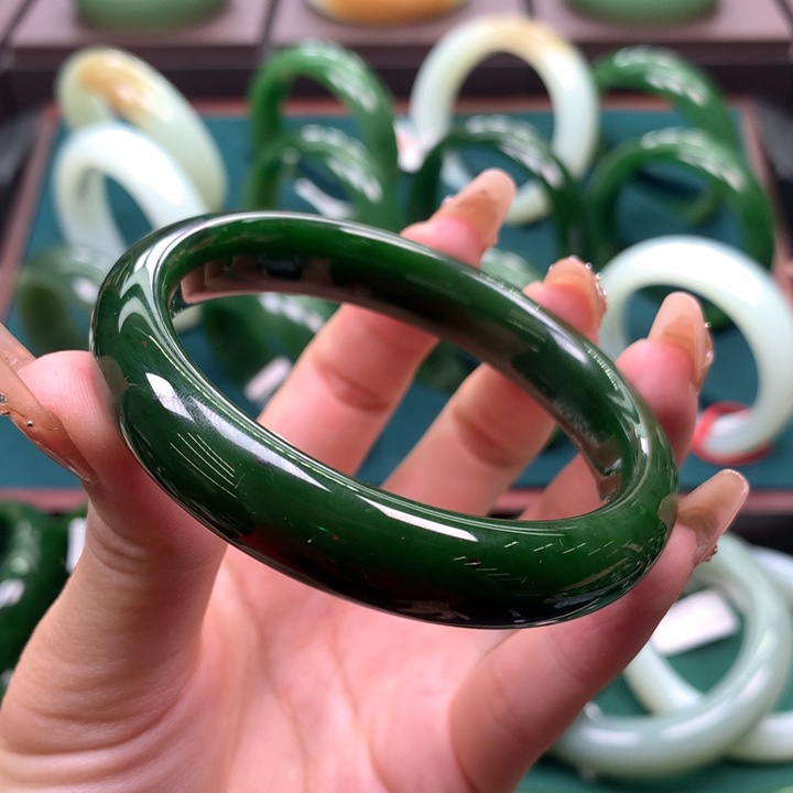 未镶嵌手镯和田玉（碧玉）5556
