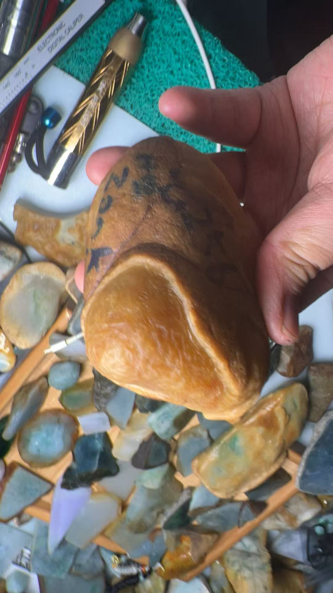 黄蜡石原料切料可用于观赏的特色石头