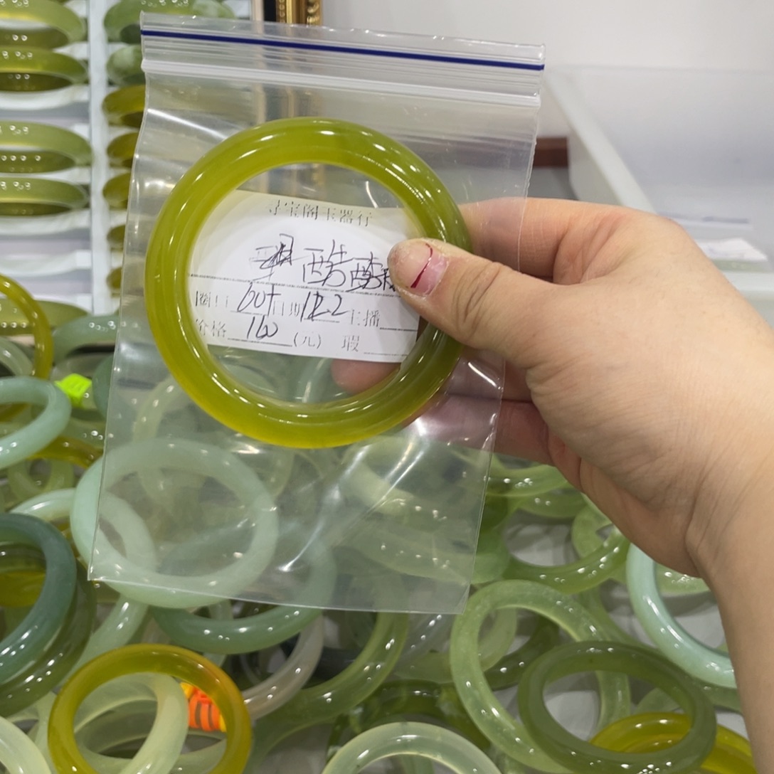 酷***露蛇纹石玉未镶嵌手镯