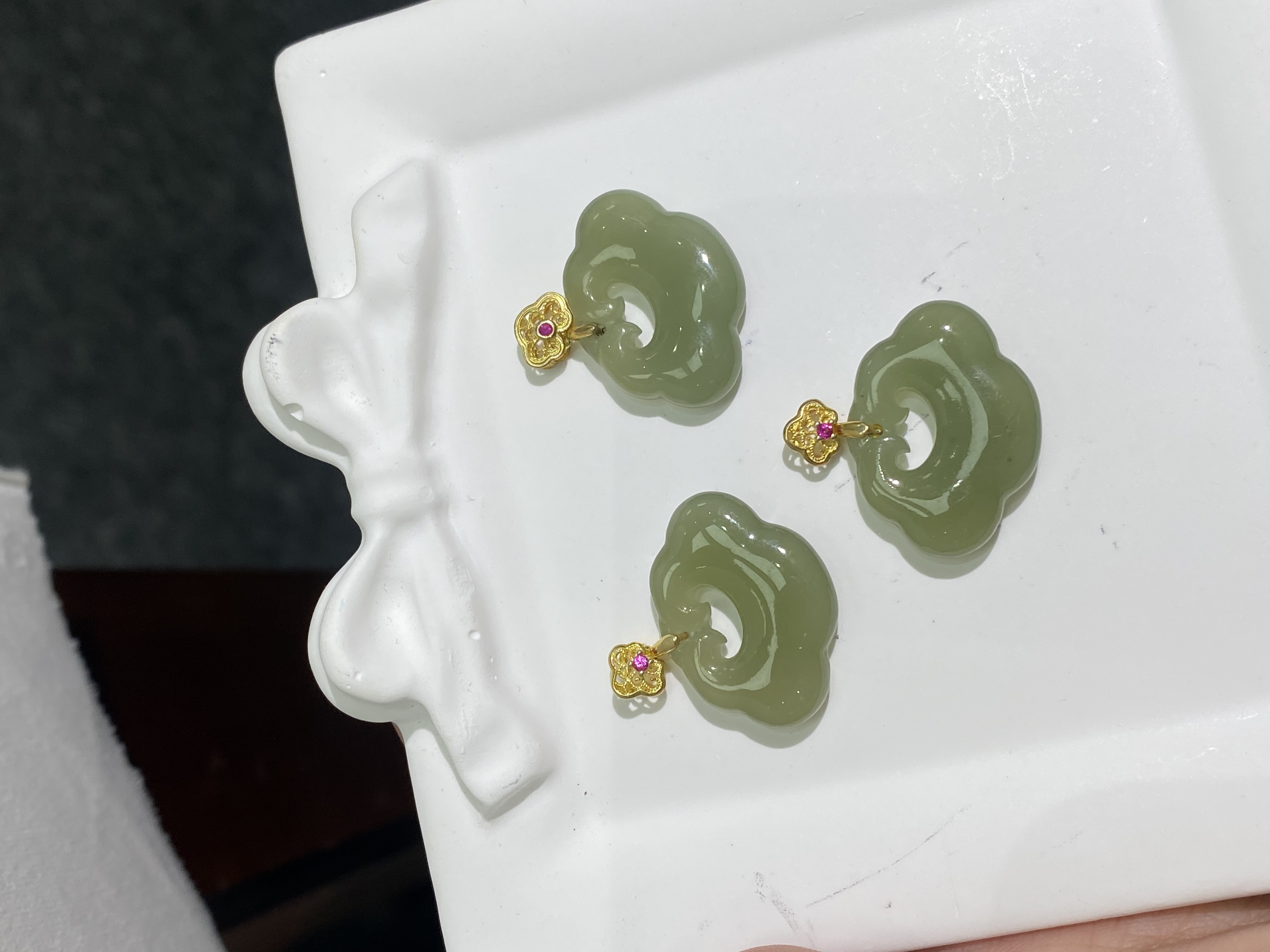 YY026天然和田玉S925银镶嵌晴水如意锁吊坠多样性发其一