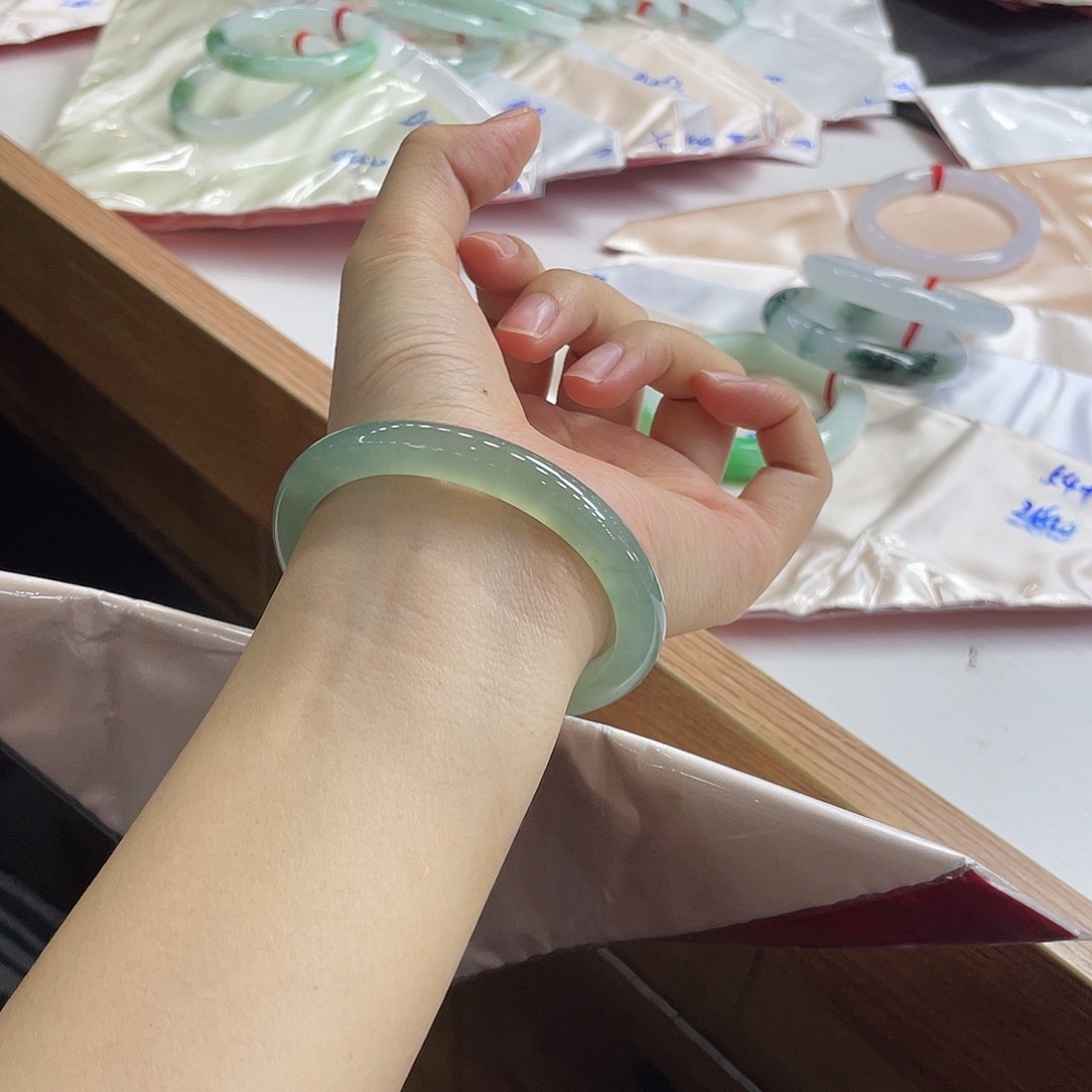 翡翠未镶嵌手镯15 号