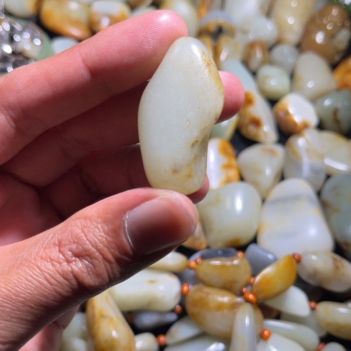 和田玉未镶嵌手串