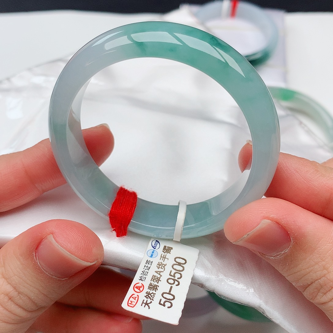 翡翠手镯未镶嵌天然翡翠手镯