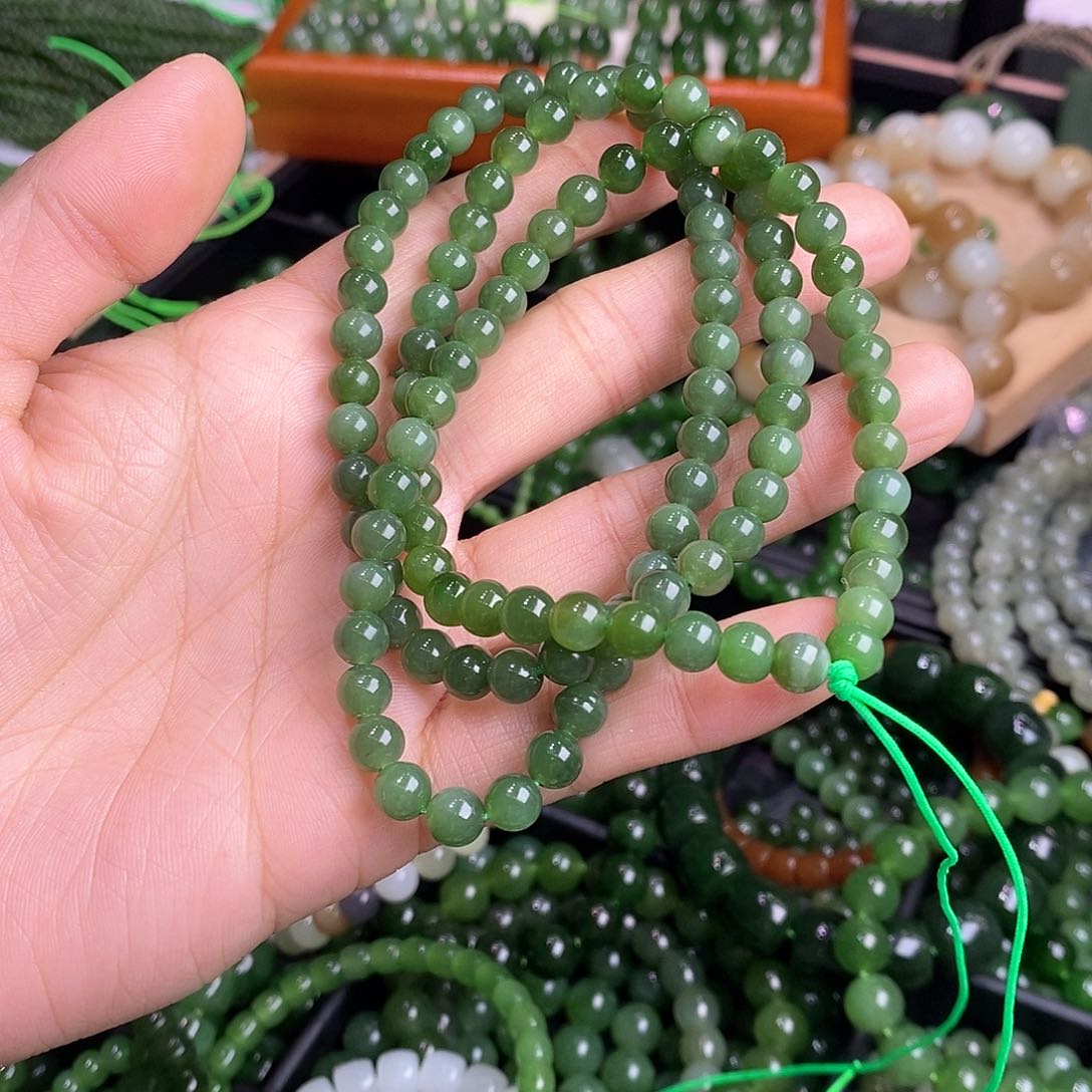 和田玉（碧玉）颈饰未镶嵌