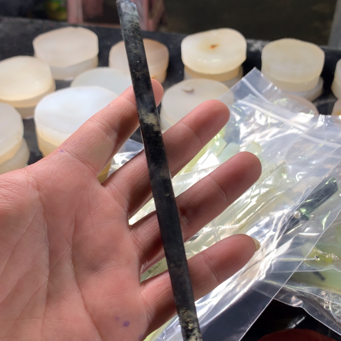 蛇纹石玉未镶嵌发饰