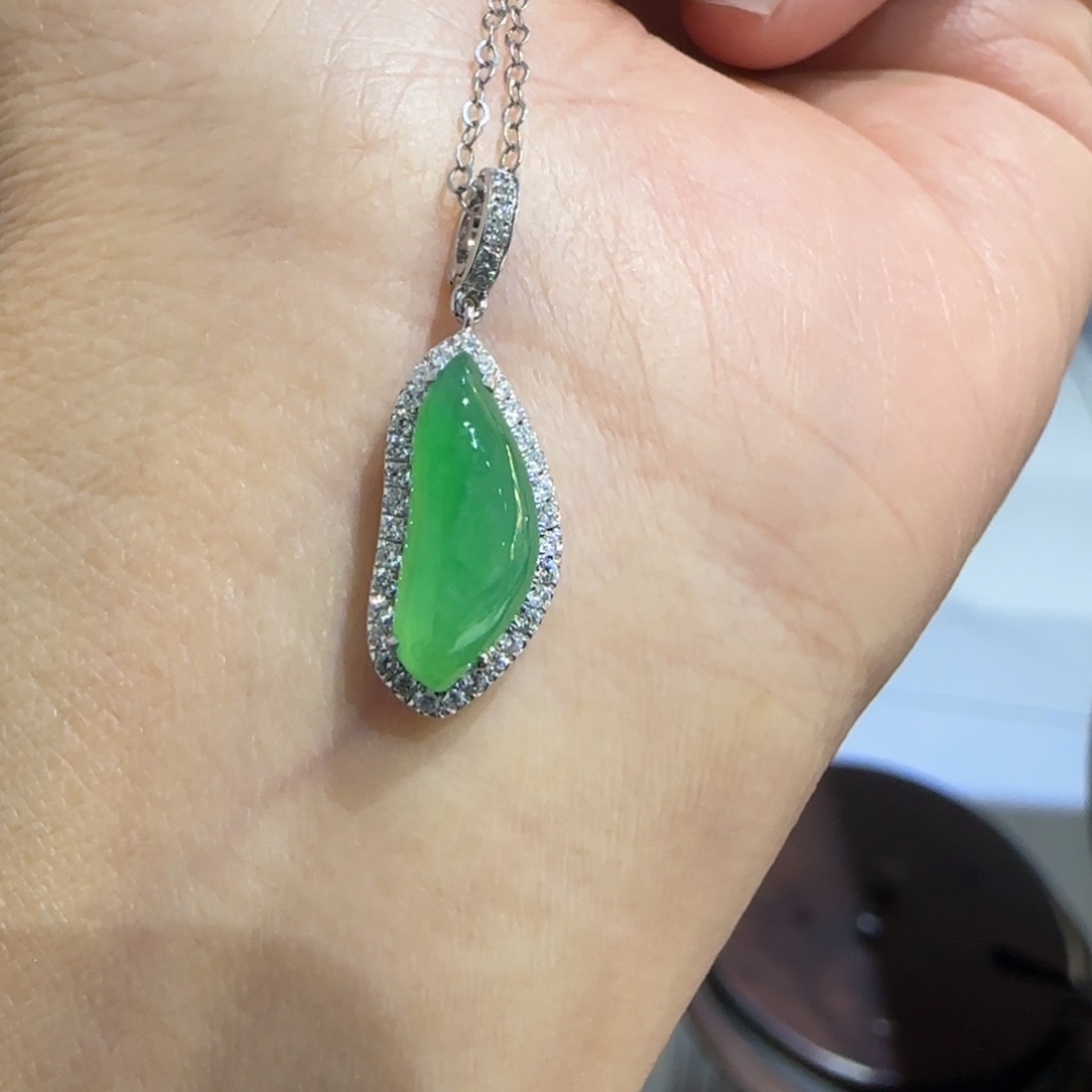 翡翠18K金镶嵌颈饰高冰甜绿小福瓜