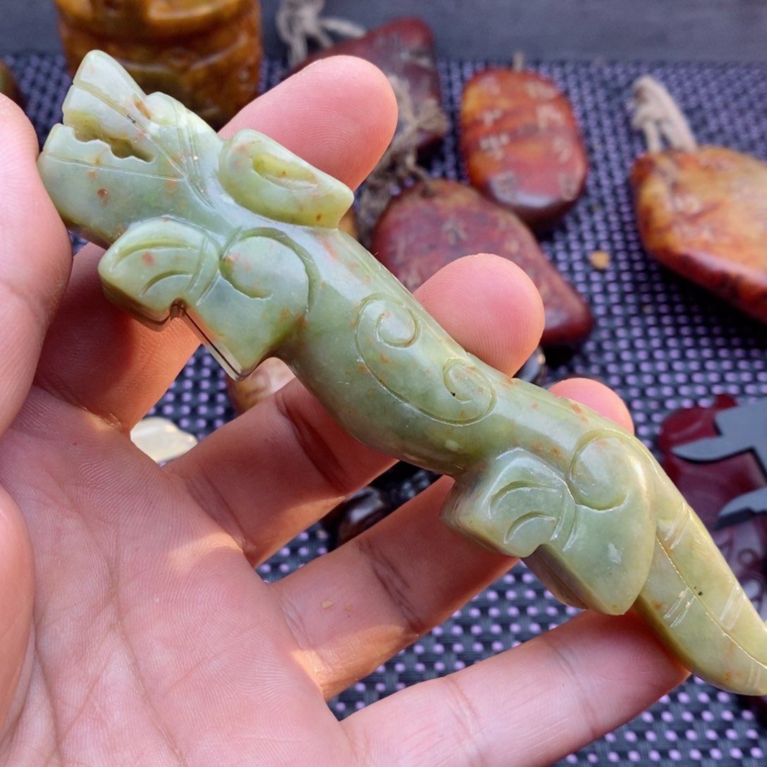 蛇纹石玉颈饰未镶嵌