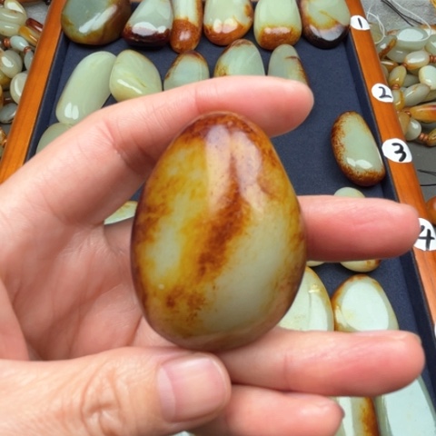 和田玉颈饰未镶嵌河****条