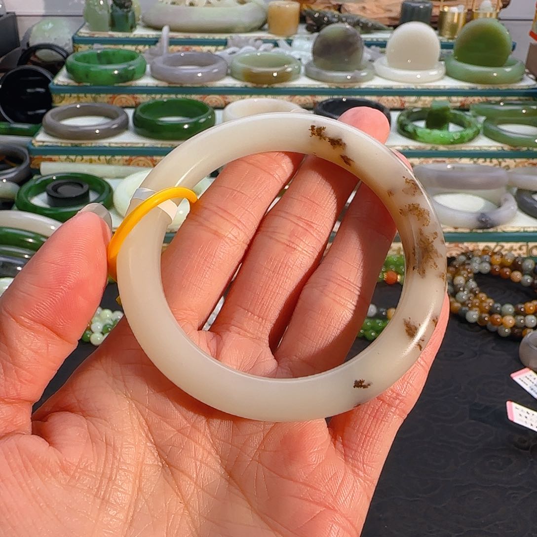 未镶嵌手镯和田玉微**暖