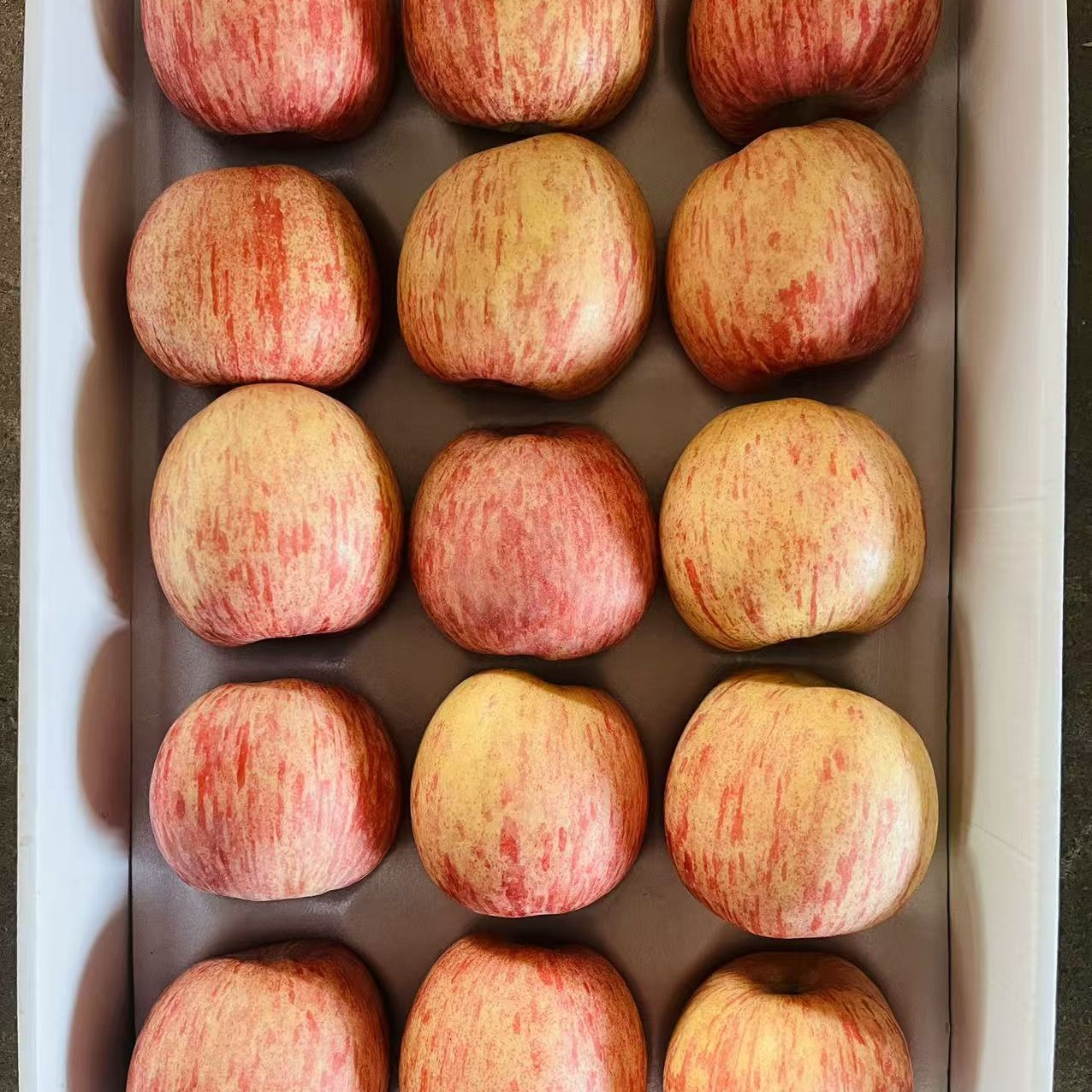 （条纹礼盒装顺丰包邮）烟台栖霞苹果脆甜多汁新鲜应季水果，80#85#