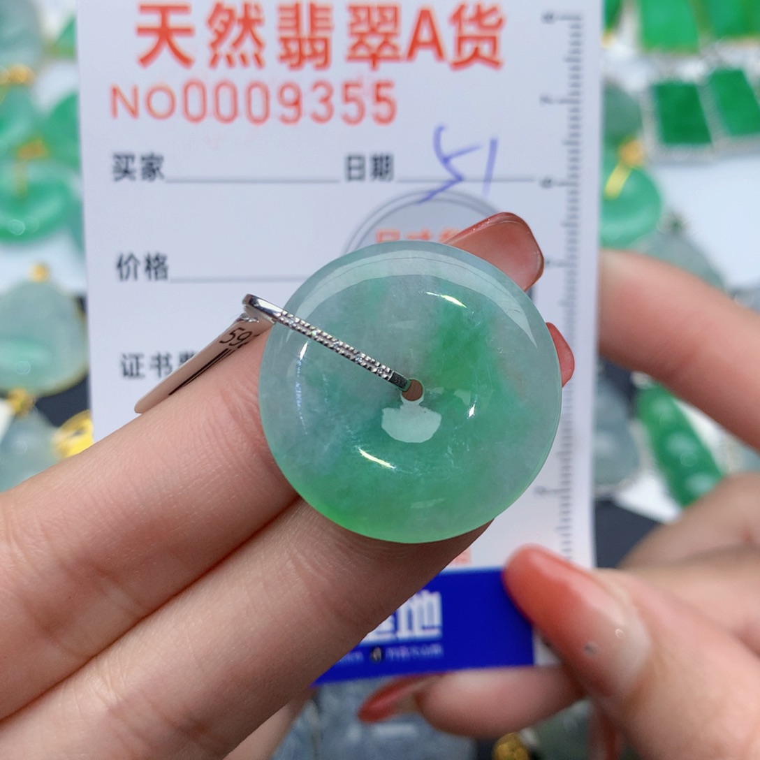翡翠颈饰18K金镶嵌扣 